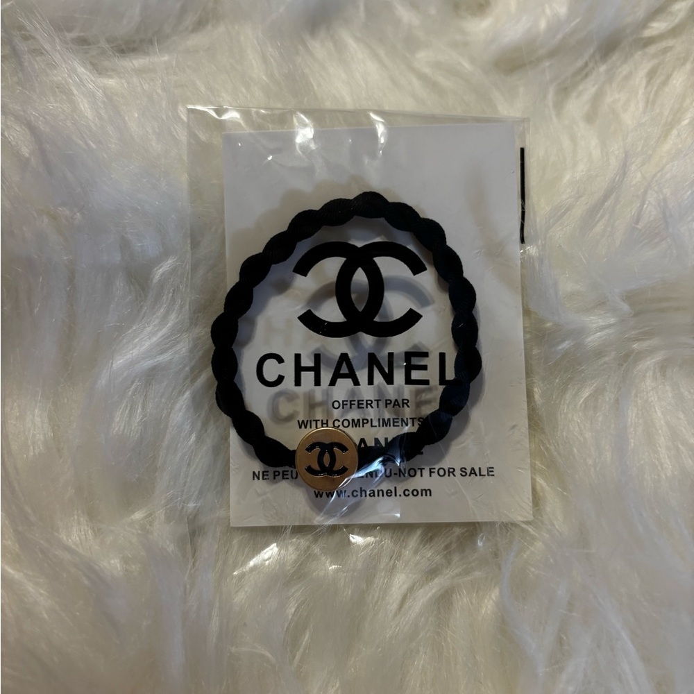 GWP Black and Gold CC Hair Accessory - Picture 3 of 3
